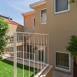 Apt With Beautiful Garden In The Heart Of The City