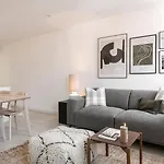 Modern 2-Bed Apartment With View To Clerigos Tower