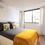 Yellow Breeze Apartment By Cozy Stay