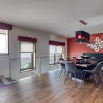 On Apartments - Luxury House - Pool & Parking & Pet Friendly