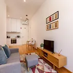 Charming 1-Bedroom Apartment In Oporto