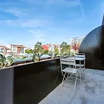 Spacious Loft W. Balcony In The Heart Of The City