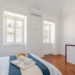 Hostwise - Bright Flat In Historic Foz House