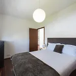 Lovelystay - Casas Brancas - Modern Apartment With Balcony & Free Private Parking