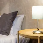 Guestready - Castle Yellow