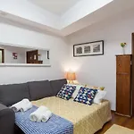 2 Comfy Bright Flats With Netflix