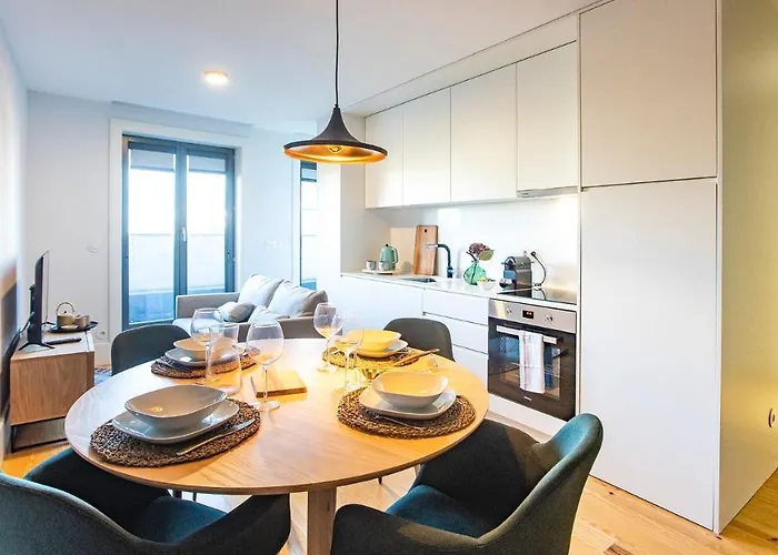 Stylish Studio W/ Ac & Balcony By Lovelystay