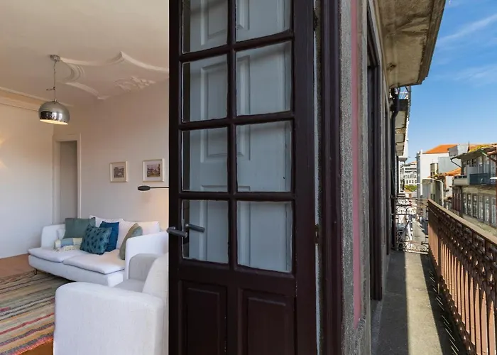 Porto 61 - Bright 2Br W/ Balcony By Lovelystay