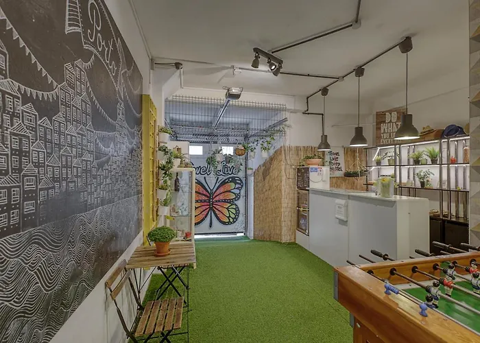 Travel & Live Porto Hostel
