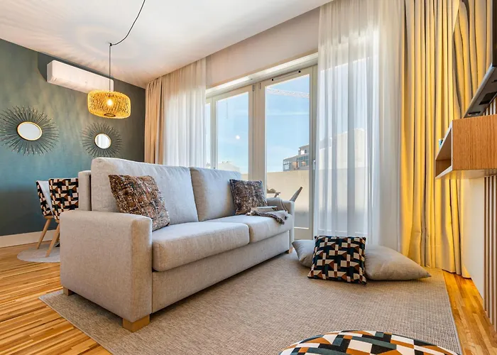 Stylish Poveiros Flat W Balcony By Lovelystay