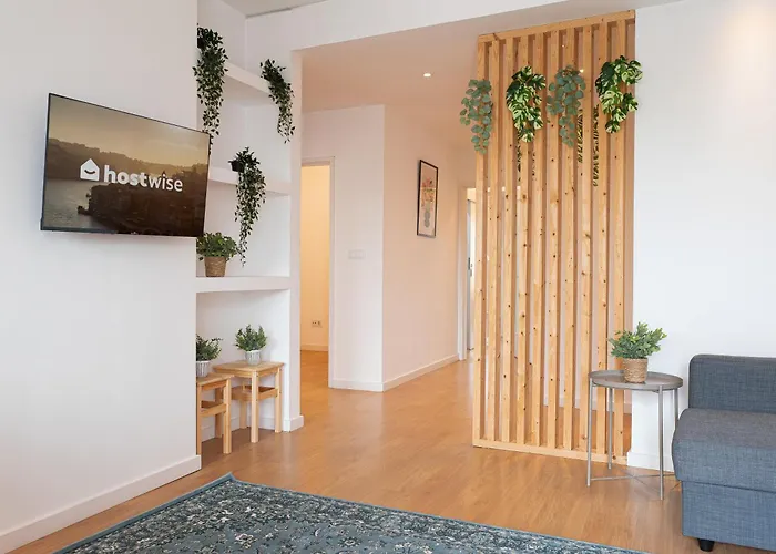 Host Wise - Spacious Modern Flat W Balcony