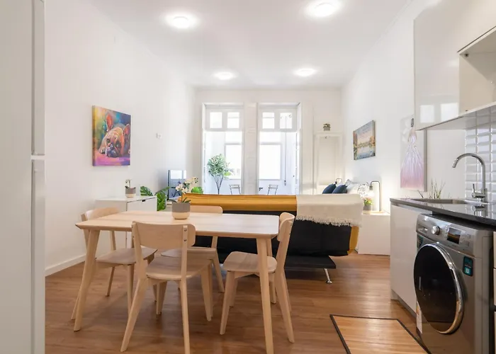 Host Wise - Comfortable Stunning Flats - City Center