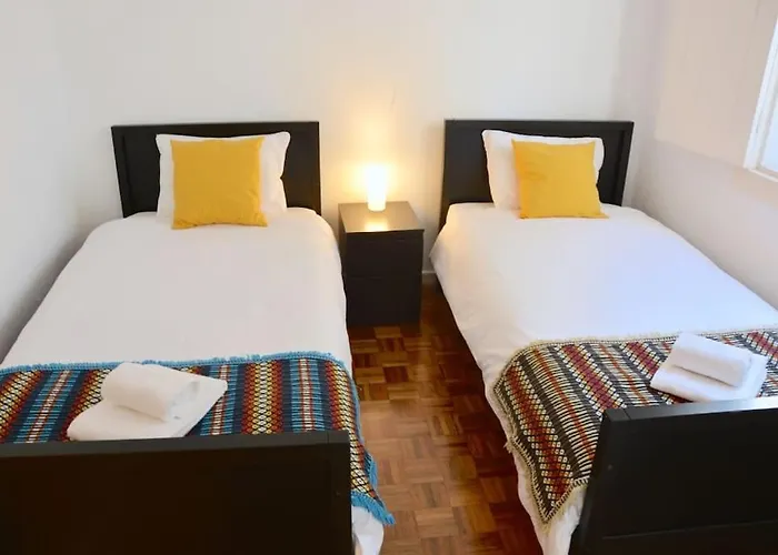 Feel Ribeira - Riverfront Charm
