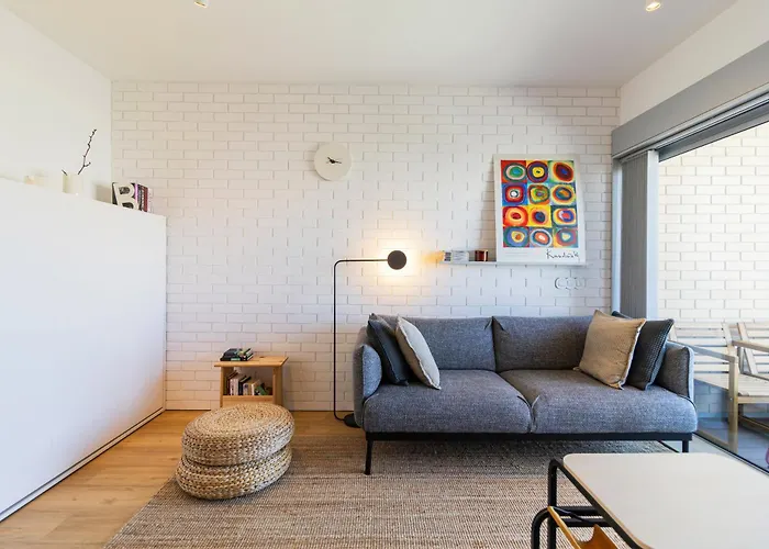S1405 - Practical And Modern - Ac, Balcony And Parking