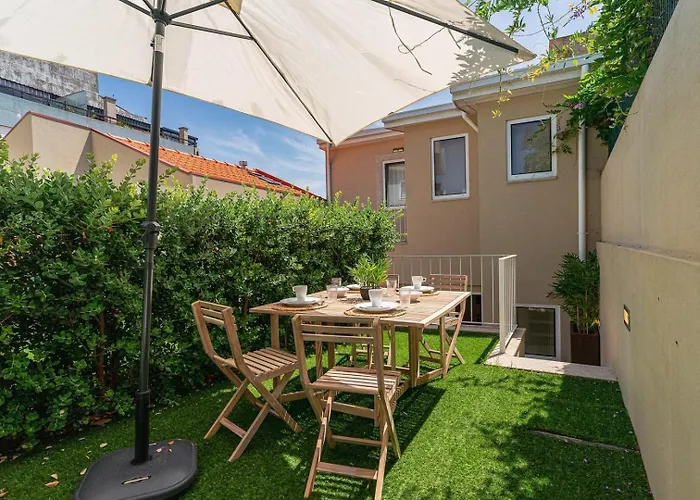 Apt With Beautiful Garden In The Heart Of The City