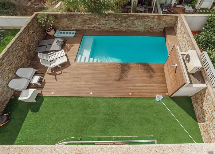 Pool & Cinema Villa By Vacationy
