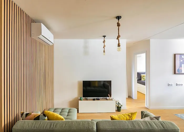 Yellow Breeze Apartment By Cozy Stay