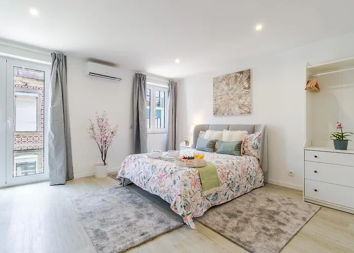 Hostwise - Modern & Bright Studio