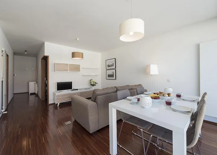 Lovelystay - Casas Brancas - Modern Apartment With Balcony & Free Private Parking
