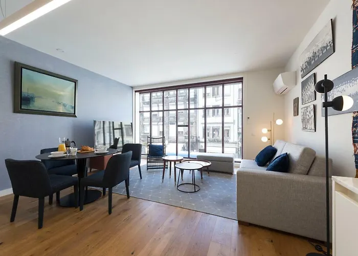Contemporary Flat Near Sao Bento By Lovelystay