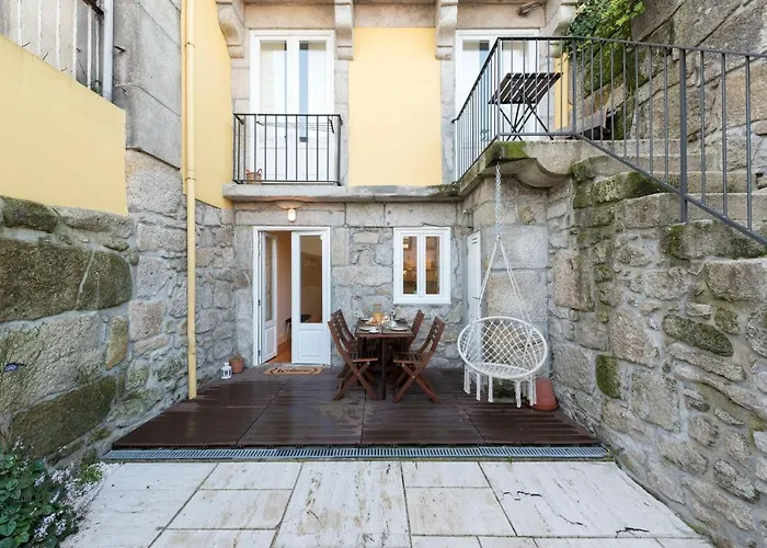 Lovelystay - Porto Peaceful Living W/ Backyard