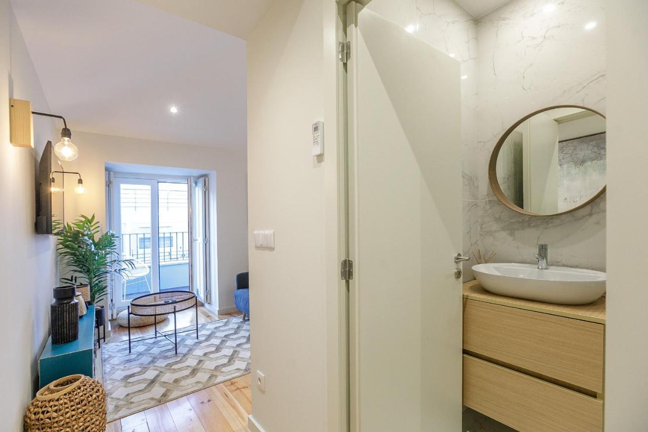 Lovelystay - Downtown With Pool, Ac And Balcony Appartement Porto