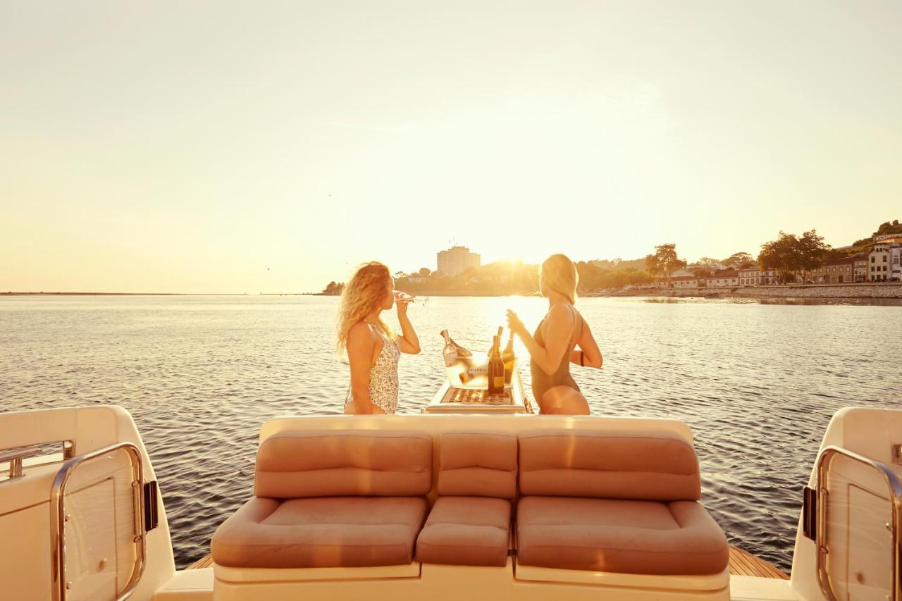 Douro River Private Yacht-accommodation * Porto