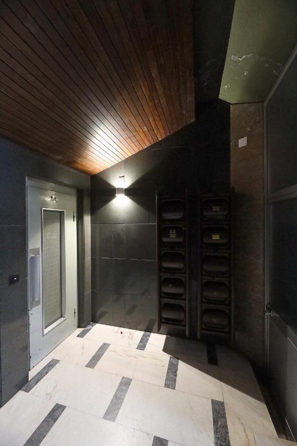 Flh Spacious With Balcony *