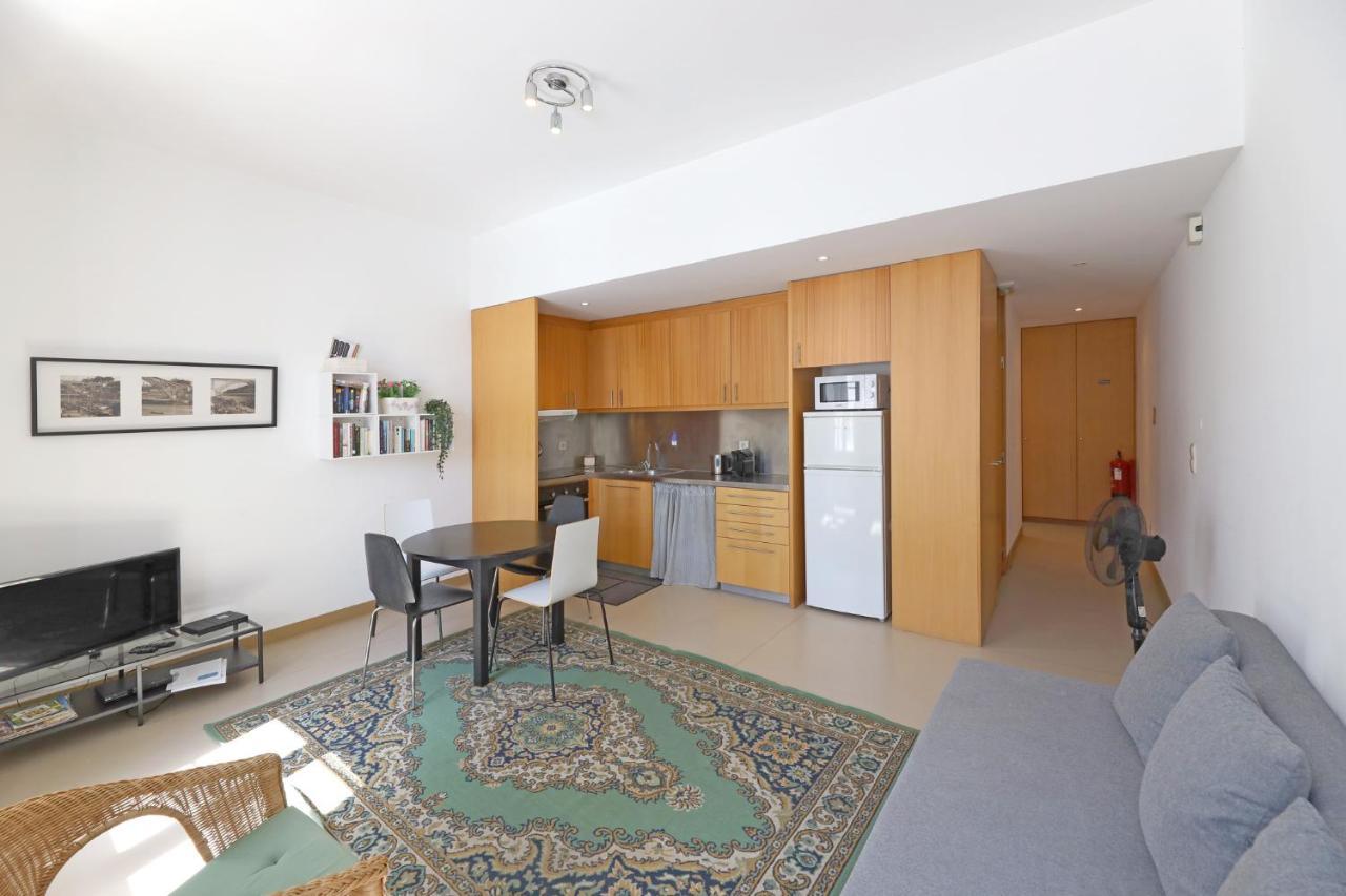 Flh With Balcony Apartment *