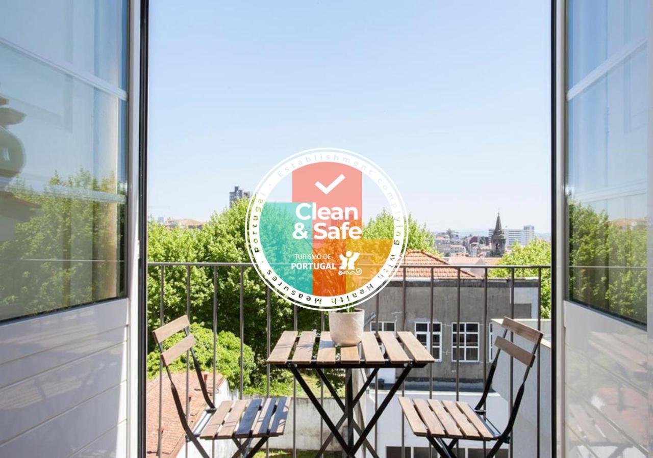 Liiiving In | Secret Balcony *
