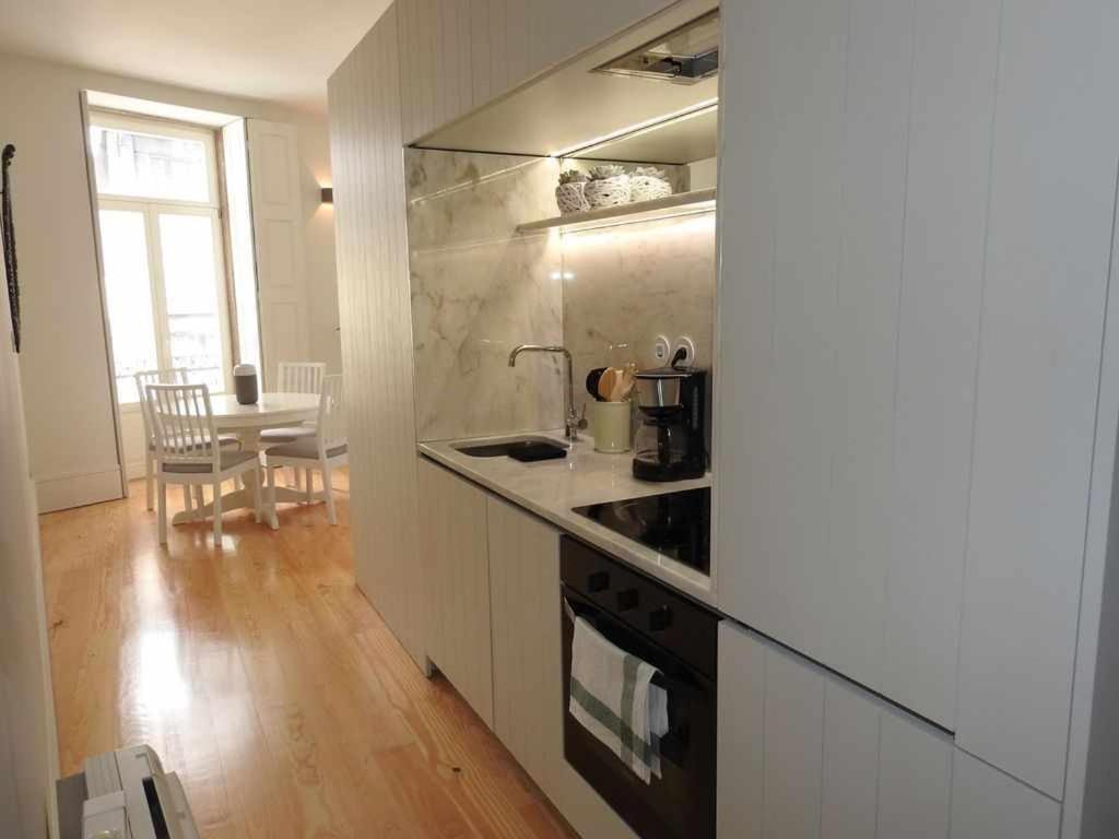 Delight 1 Luxury In Historic Center With Balcony Max 4 P Apartment Porto