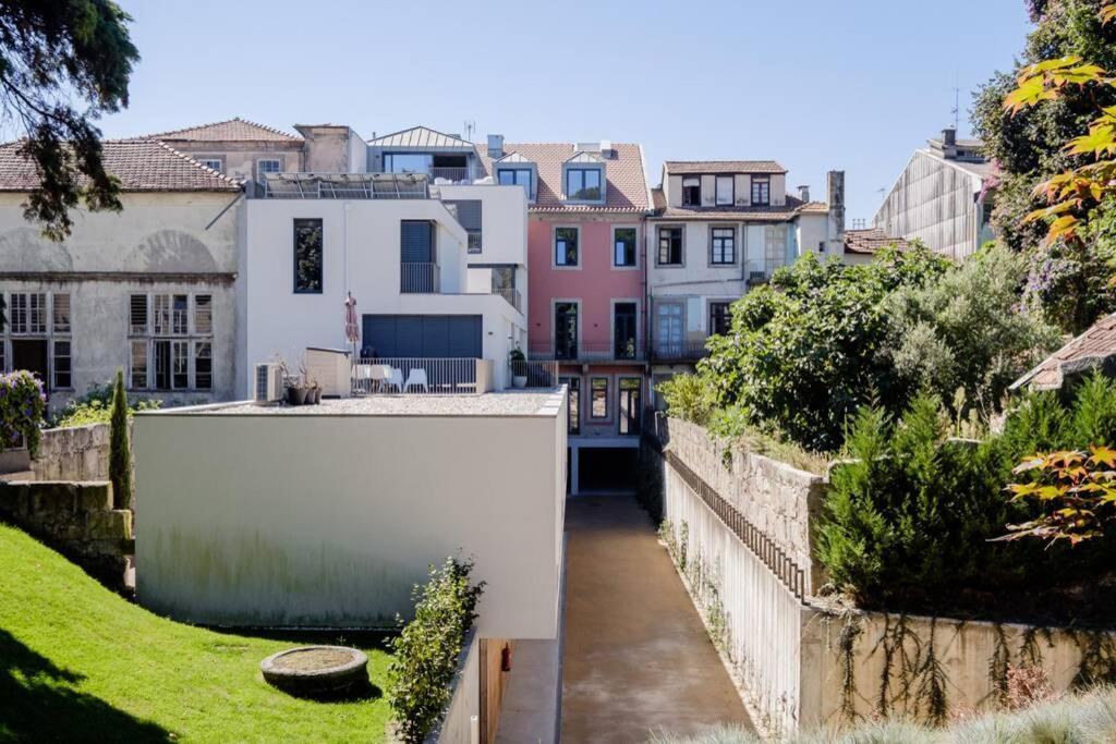 Boutique Rentals- Art & Charm W/ Balcony & Garage Apartment Porto