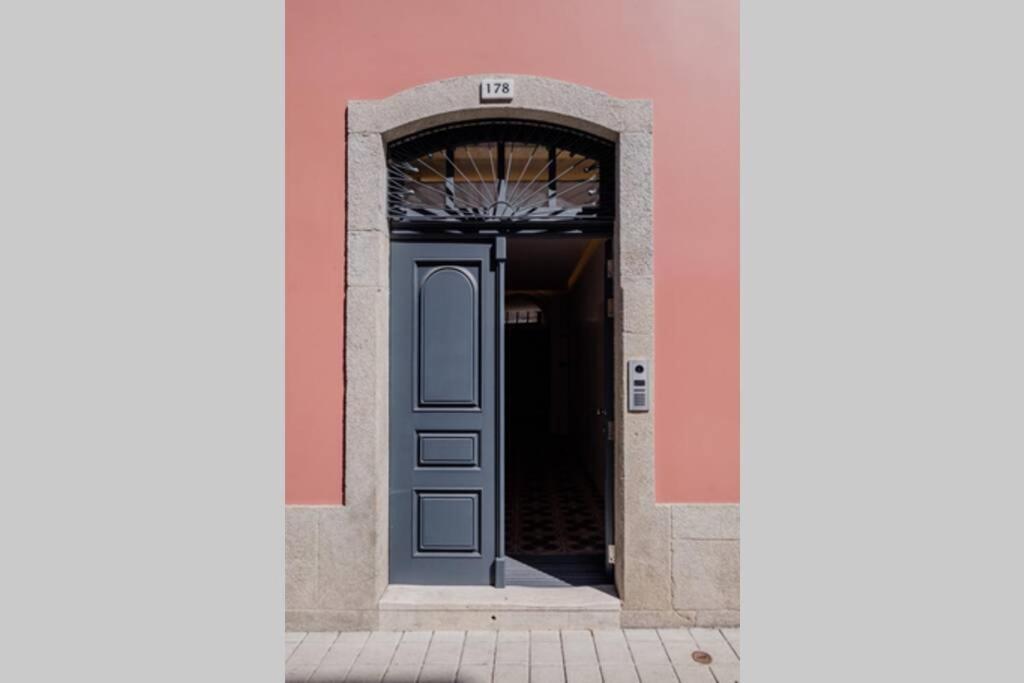 Boutique Rentals- Art & Charm W/ Balcony & Garage *