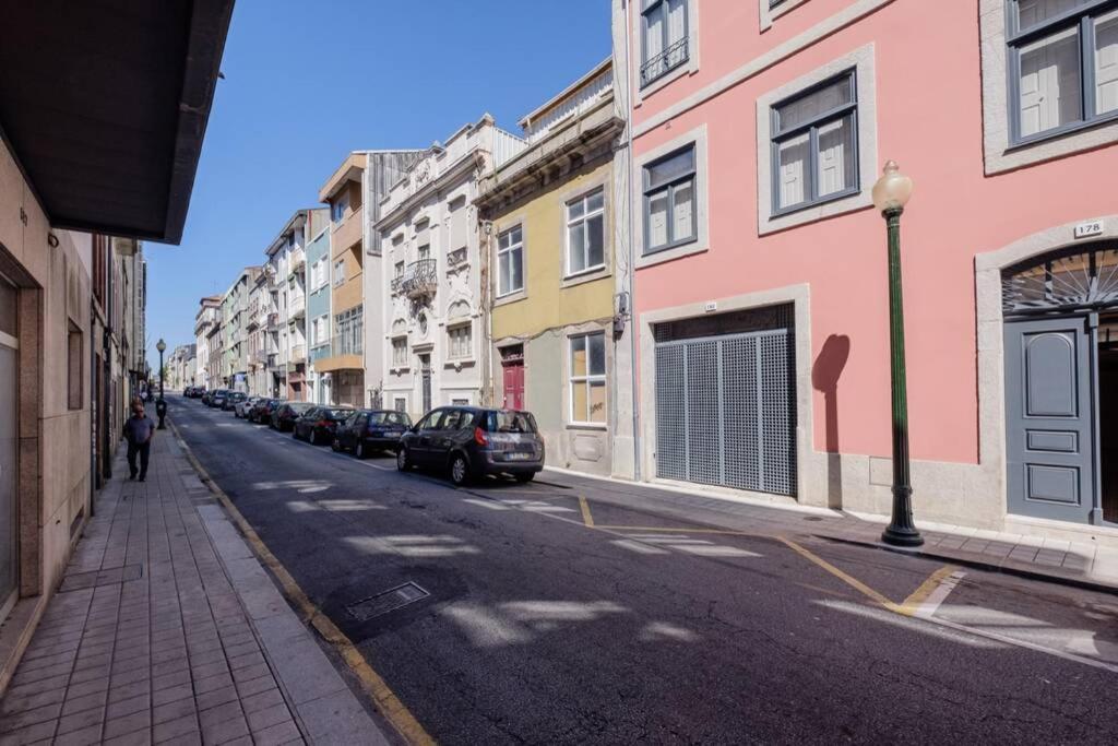 Apartment Boutique Rentals- Art & Charm W/ Balcony & Garage Porto