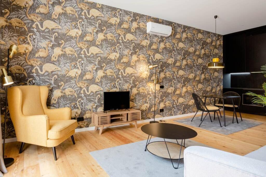 Boutique Rentals-art & Charm Ii W/ Terrace
