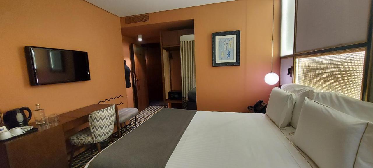 Hotel The Convo &