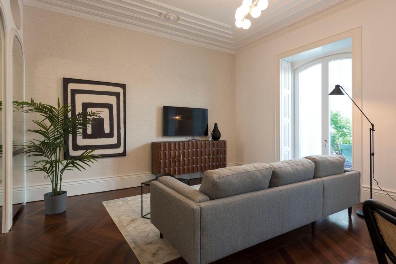 Apartment Clerigos Modern Flat W/ Ac & Patio By Lovelystay