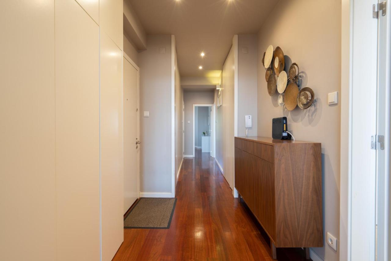 Roomy Stylish Flat With Balcony Apartment *