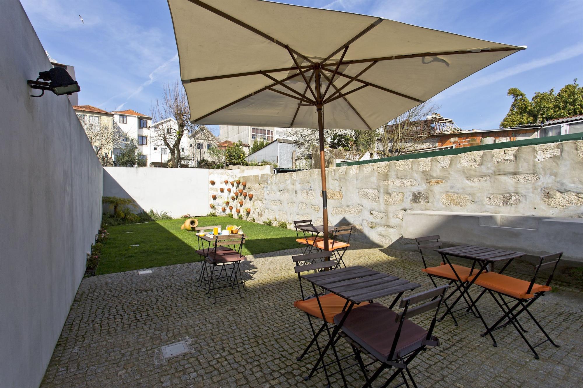 Oporto Comfort Charming Cedofeita Bed & Breakfast 2*