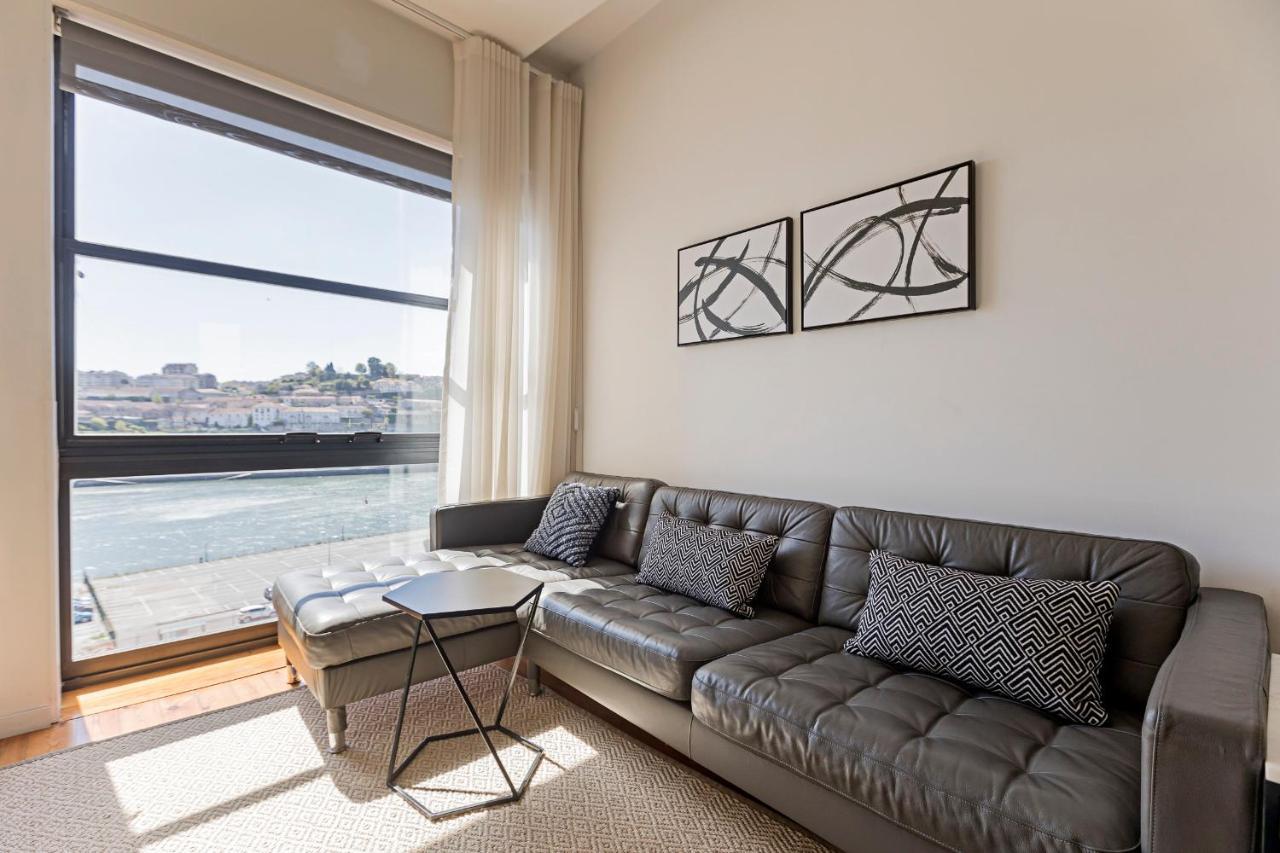 Luxurious Townhome With River View By Lovelystay Holiday home