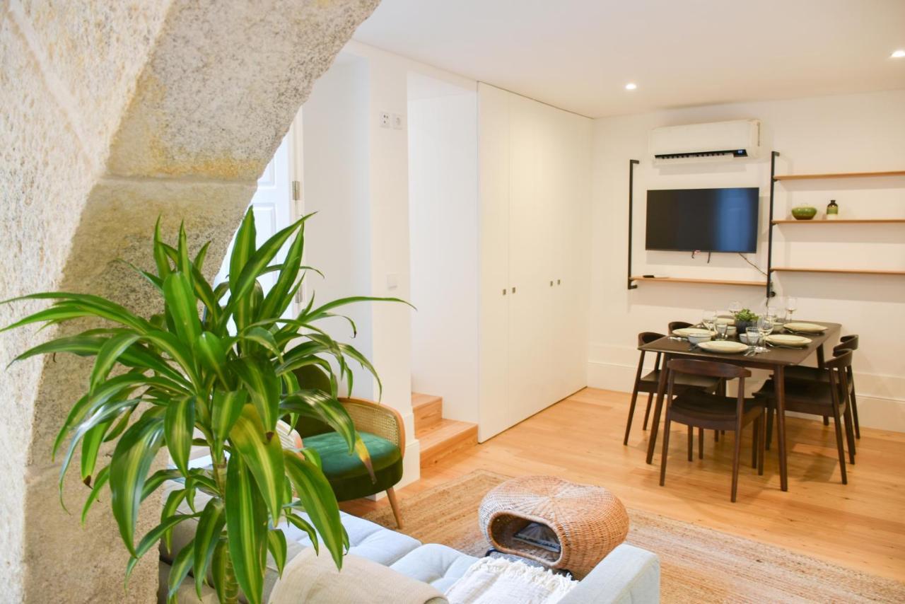 Apartamento Lindo 2 Quartos Com Pátio - Batalha *
