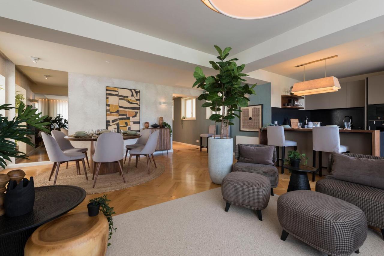 Emporium Deluxe 3br W/ Private Parking By Lovelystay