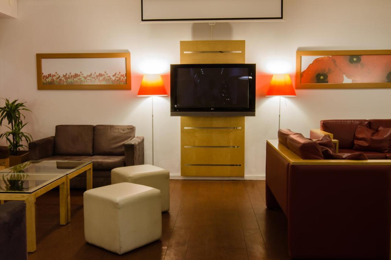Ibis Sao Joao Hotel 2*