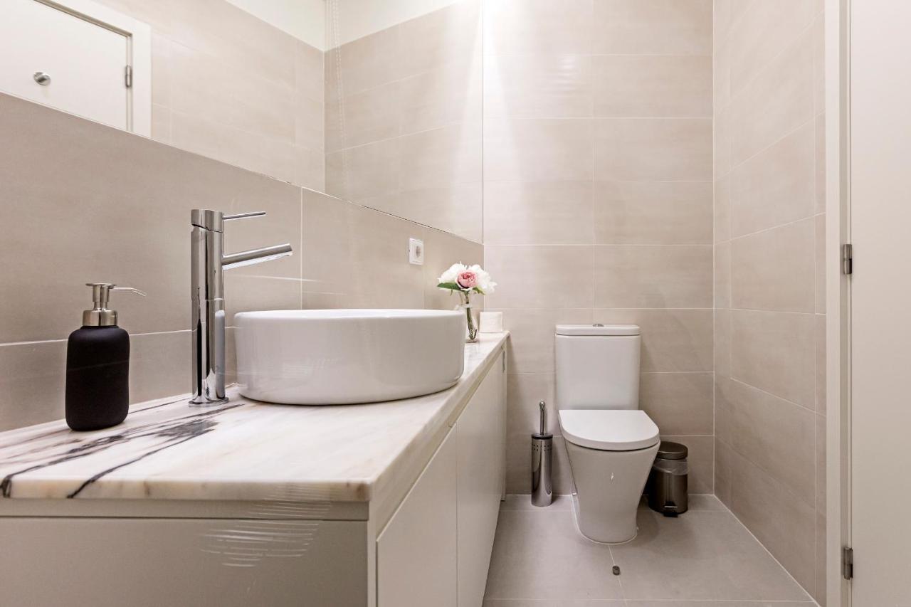 Turquoise Flat W Ac & Balcony By Lovelystay * Porto