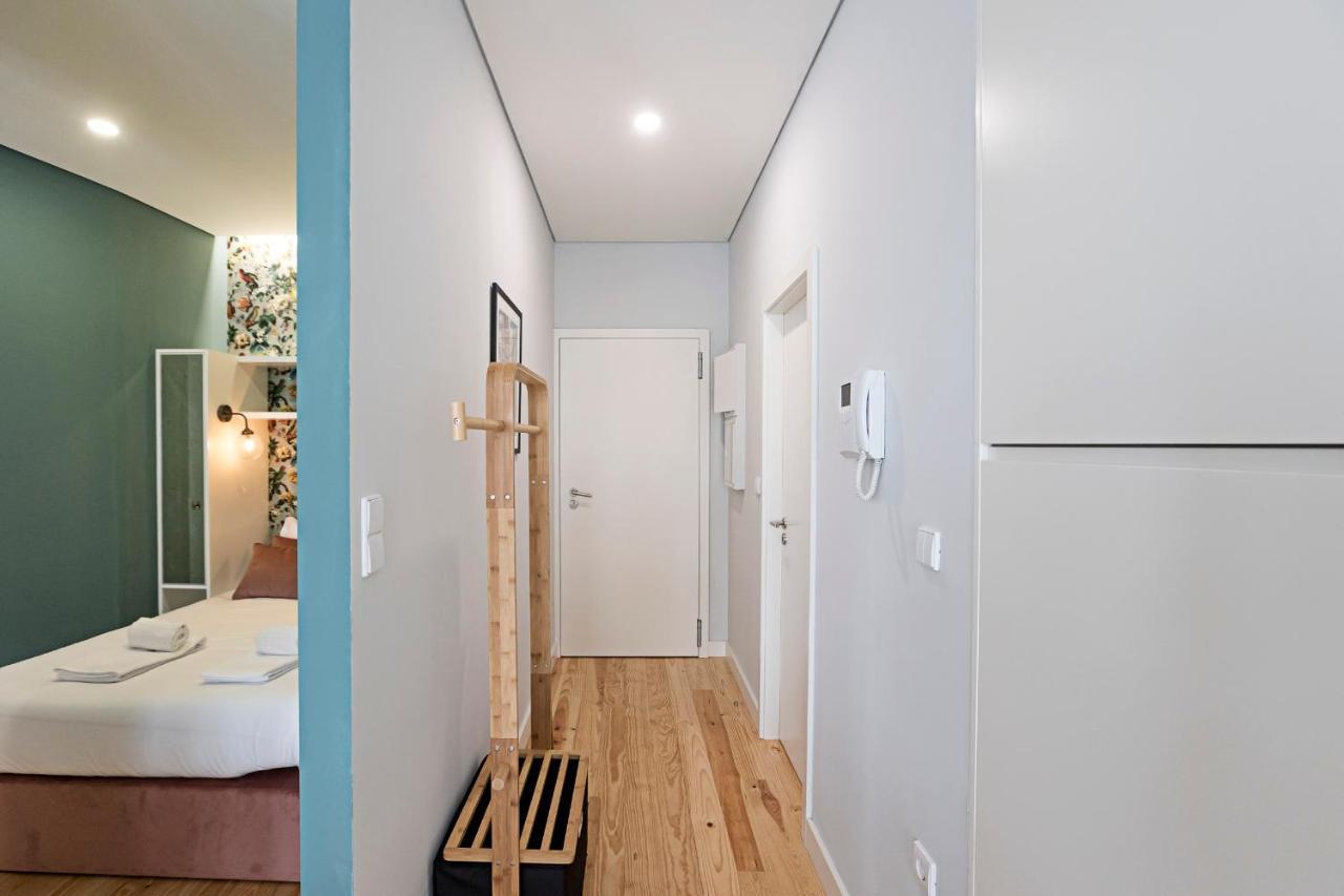 Turquoise Flat W Ac & Balcony By Lovelystay