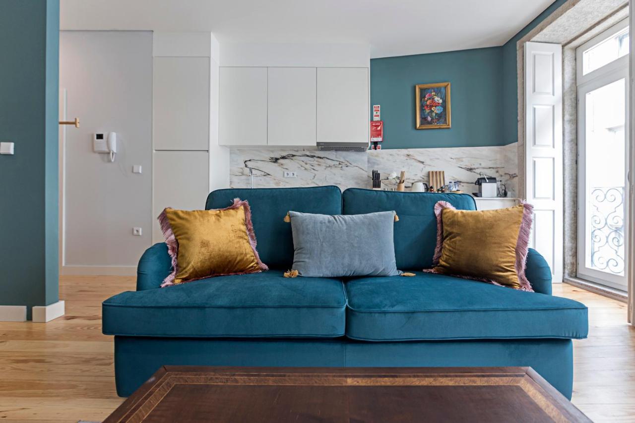 Turquoise Flat W Ac & Balcony By Lovelystay *