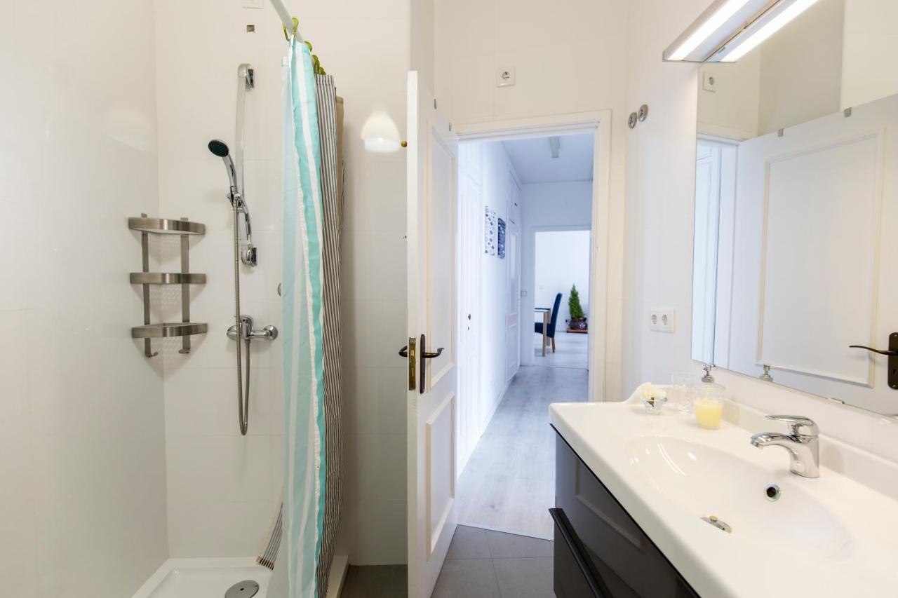 Metro Lapa House With Sunny Balcony And A/c * Porto