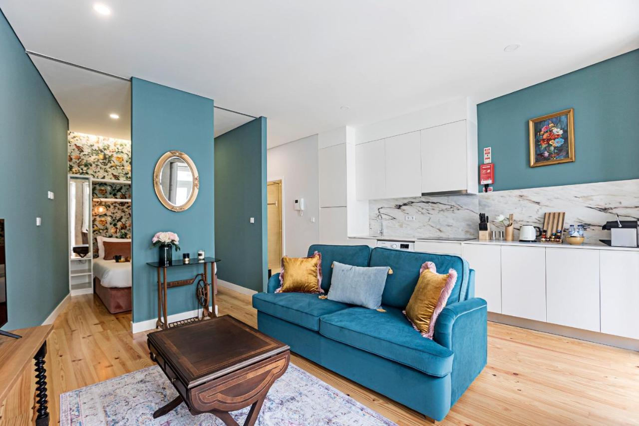 Turquoise Flat W Ac & Balcony By Lovelystay