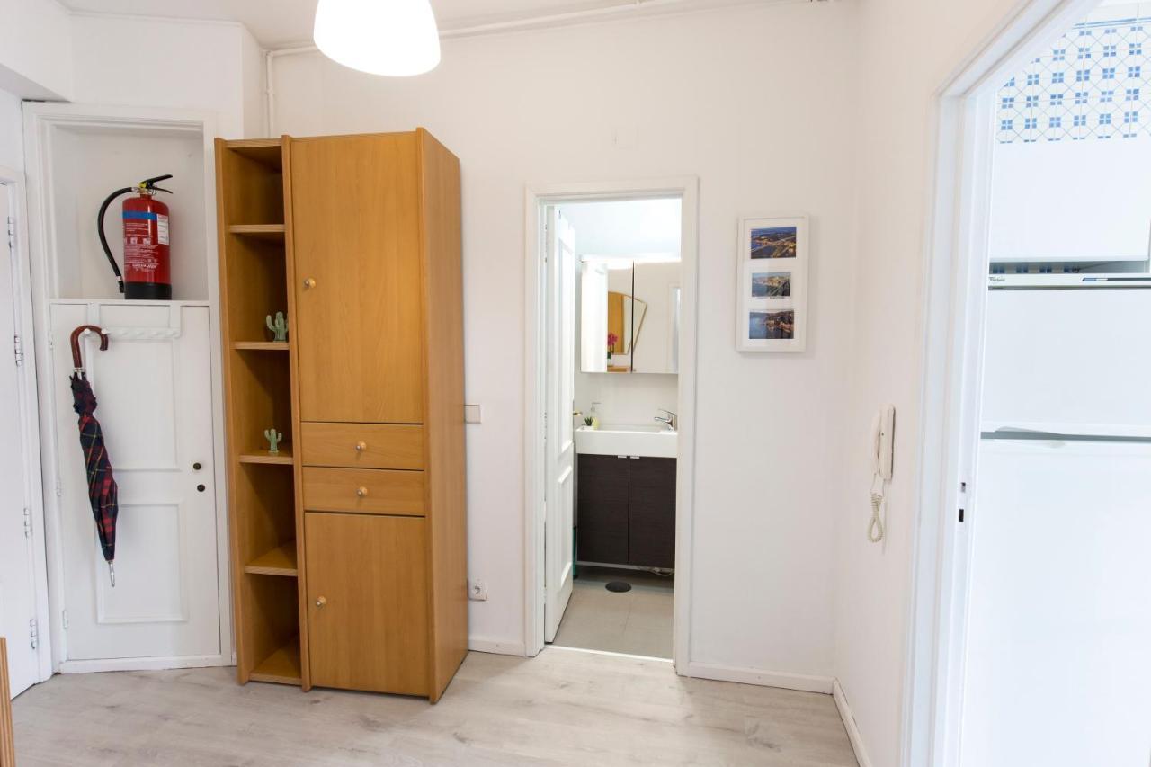 Metro Lapa House With Sunny Balcony And A/c * Porto
