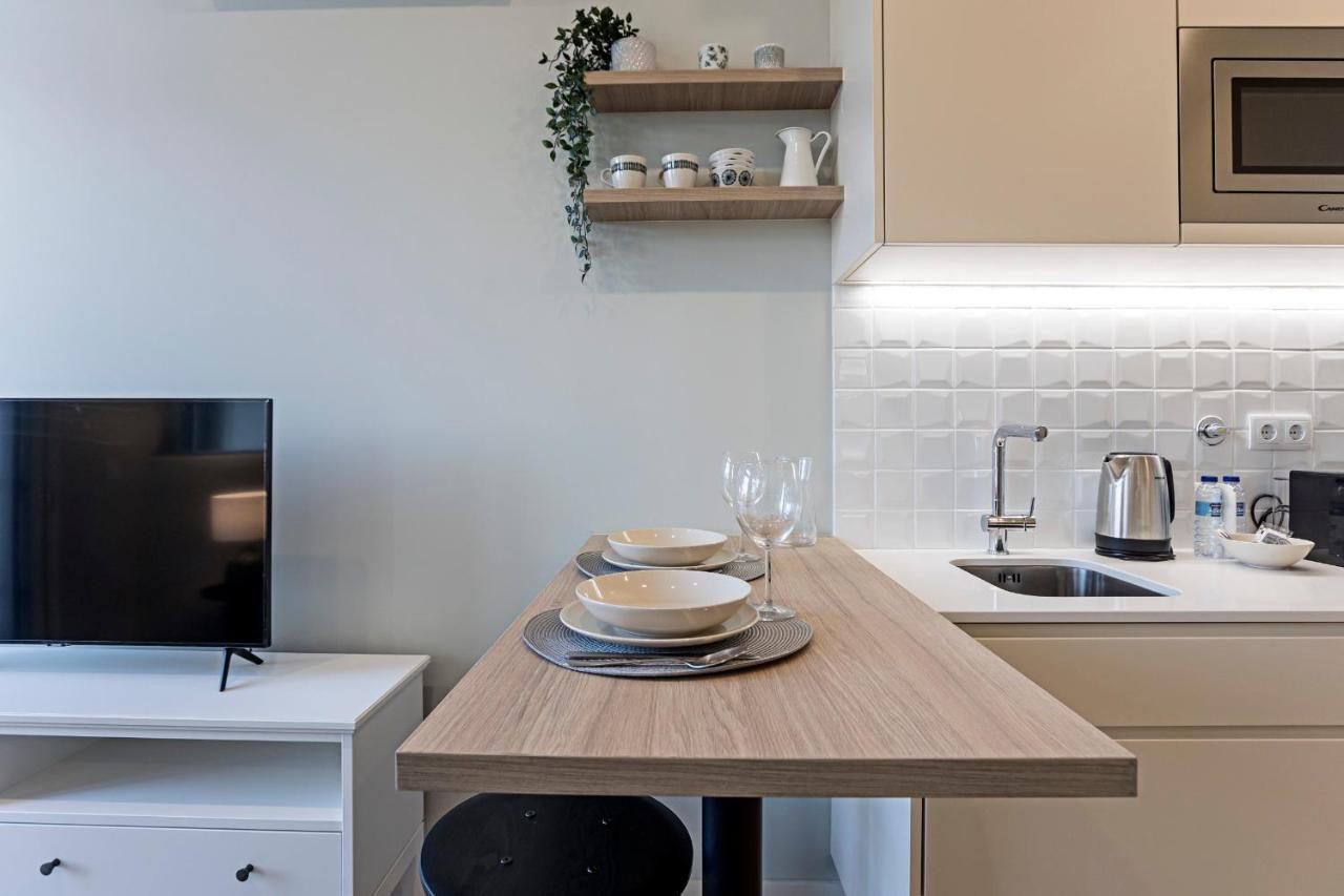 31 Janeiro 157 - Delightful 1br Flat W/ Ac & Balcony By Lovelystay *